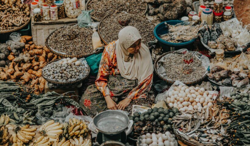 woman selling fruits at the market